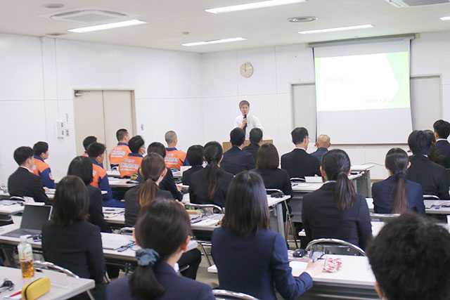 	画像：新採用研修市長講話の様子