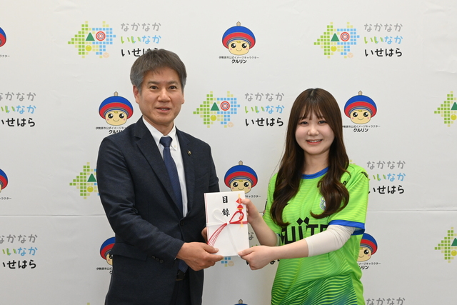 贈呈式の様子1
