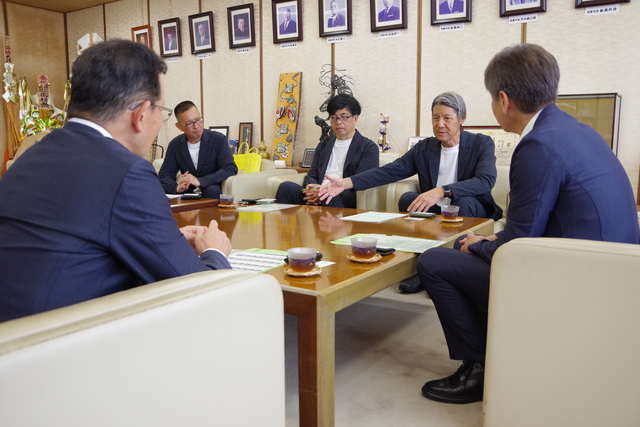 湘南ベルマーレ・雲出社長訪問の様子 画像:湘南ベルマーレ・雲出社長訪問の様子