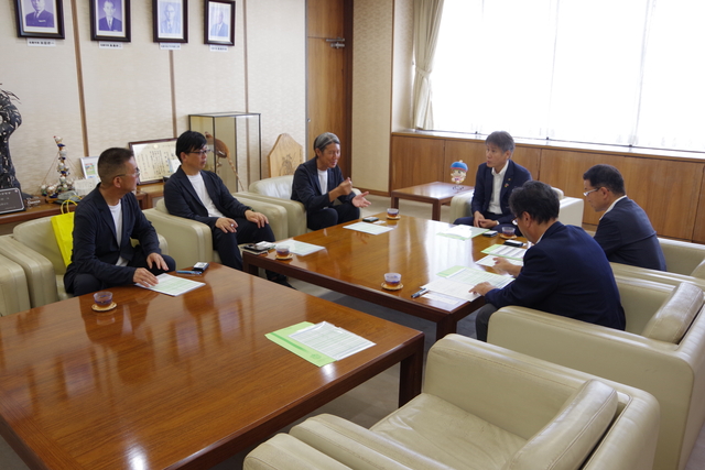 湘南ベルマーレ・雲出社長訪問の様子 画像:湘南ベルマーレ・雲出社長訪問の様子