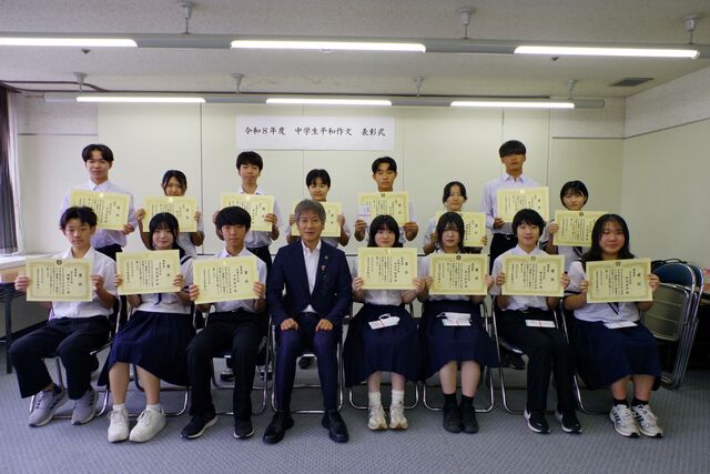 平和を祈念するパネル展示・平和作文表彰式 平和を祈念するパネル展示・平和作文表彰式